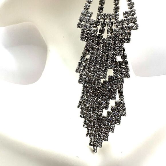 Long rhinestone triple layer statement earrings - Picture 10 of 10